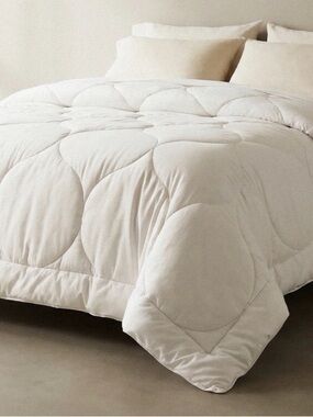 Buffy Cloud All-Season Comforter